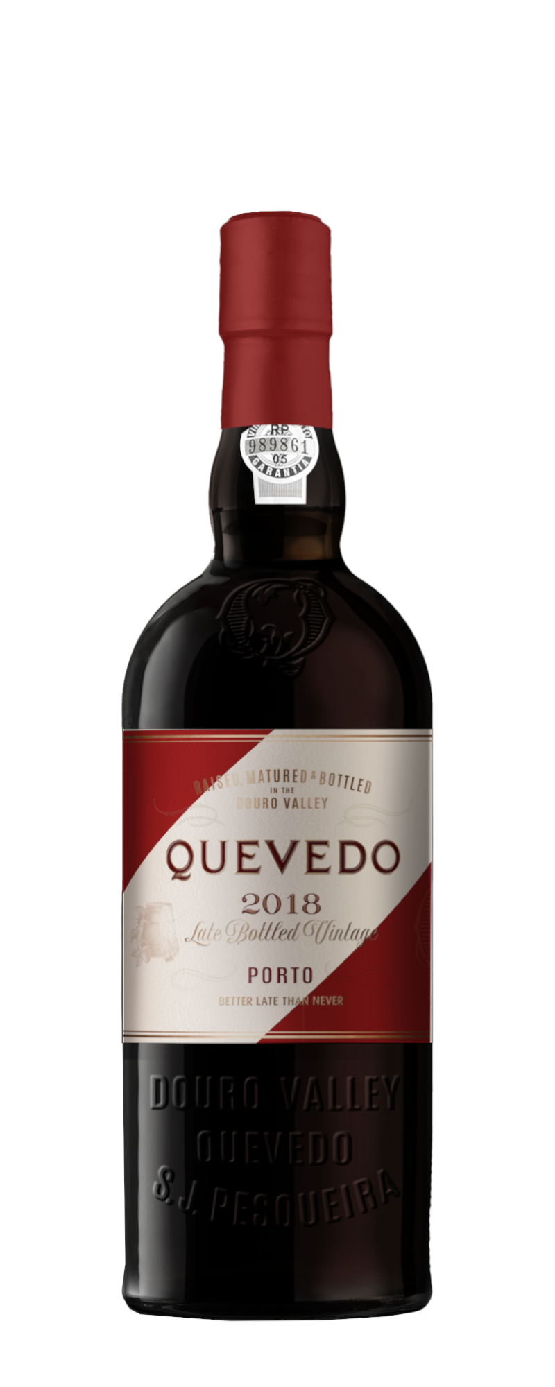 Bottiglia di vetro scuro di Quevedo 2018 Late Bottled Vintage Port con tappo e sigillo in lamina rossa, etichetta color crema e rossa con accenti dorati. La bottiglia riporta il marchio Quevedo e i dettagli del prodotto.