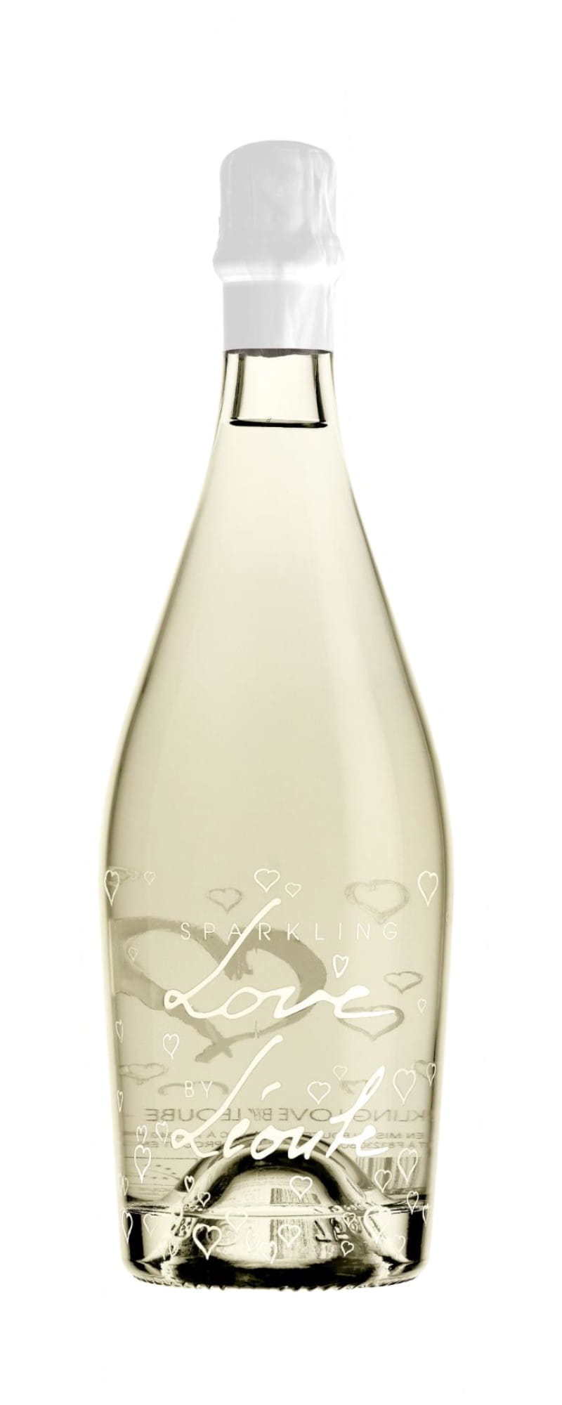Bottiglia di vino spumante trasparente con foglio di alluminio bianco sul collo. La bottiglia presenta la parola Love e disegni di cuori stampati sul fronte in bianco. Il liquido all'interno è giallo pallido.